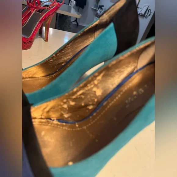 BCBGeneration size 9M Teal Blue, light bluebUltra suede Color block Pumps - Picture 5 of 12